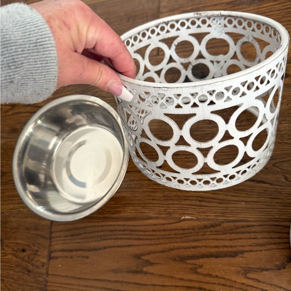 White and Silver Pet Bowls - Picture 2 of 4